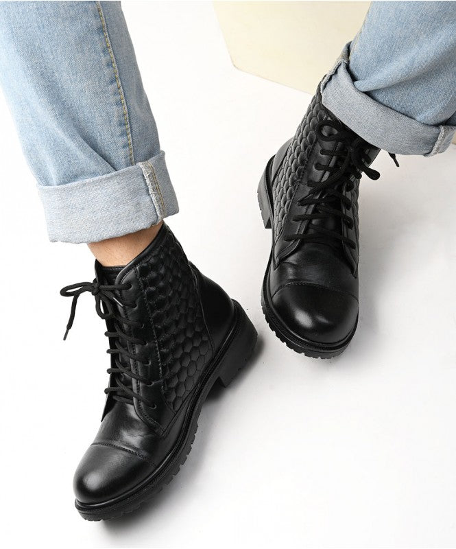Black quilted comb boot